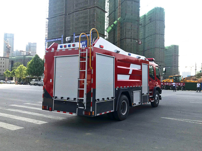 8噸五十鈴FVR泡沫消防車